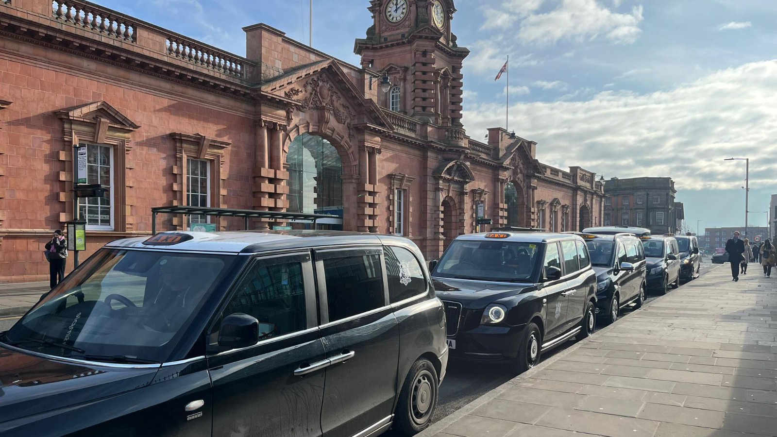 Best Taxi Nottingham to Heathrow Airport – Professional Drivers