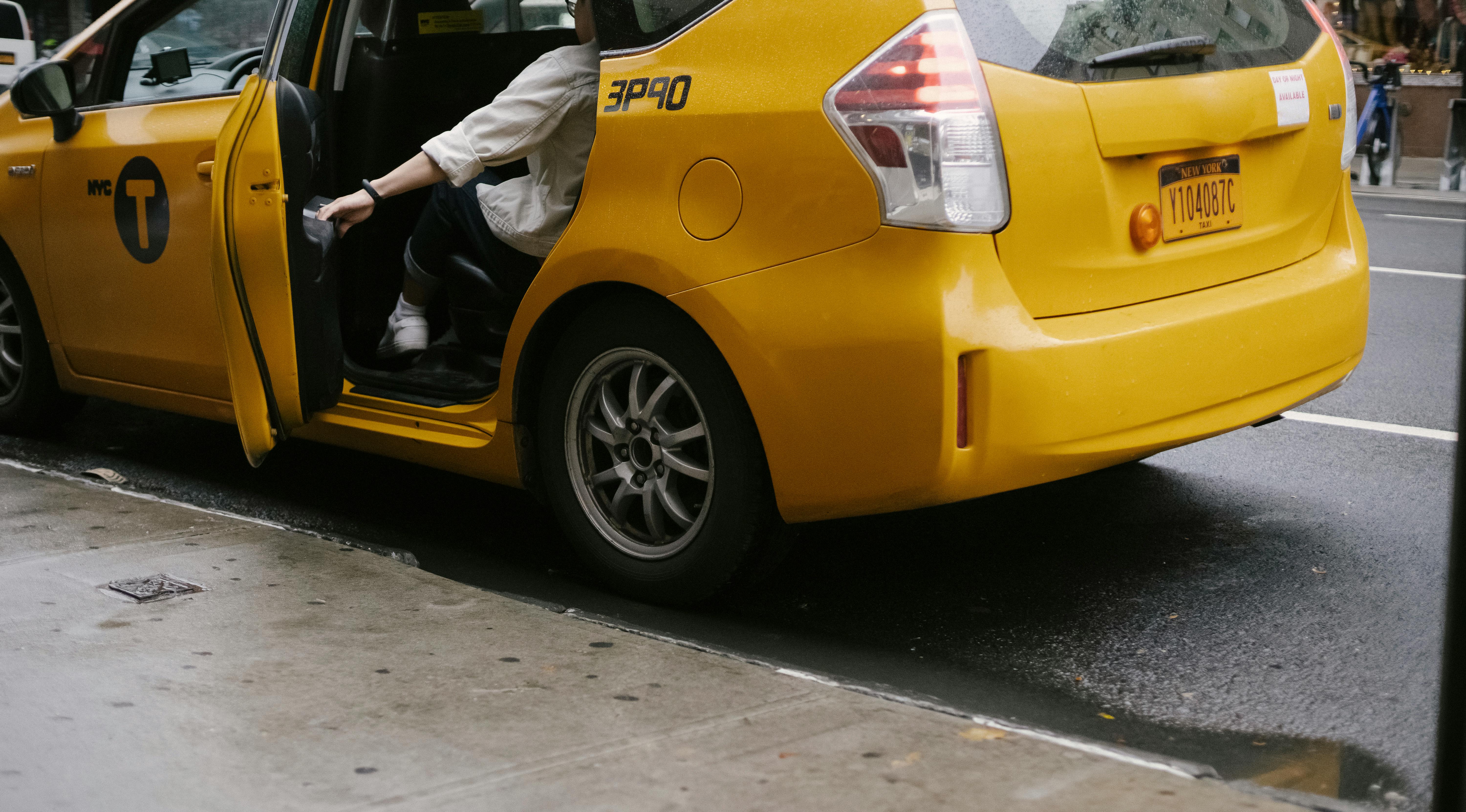 Affordable Cars in Esher – Professional Taxi Services