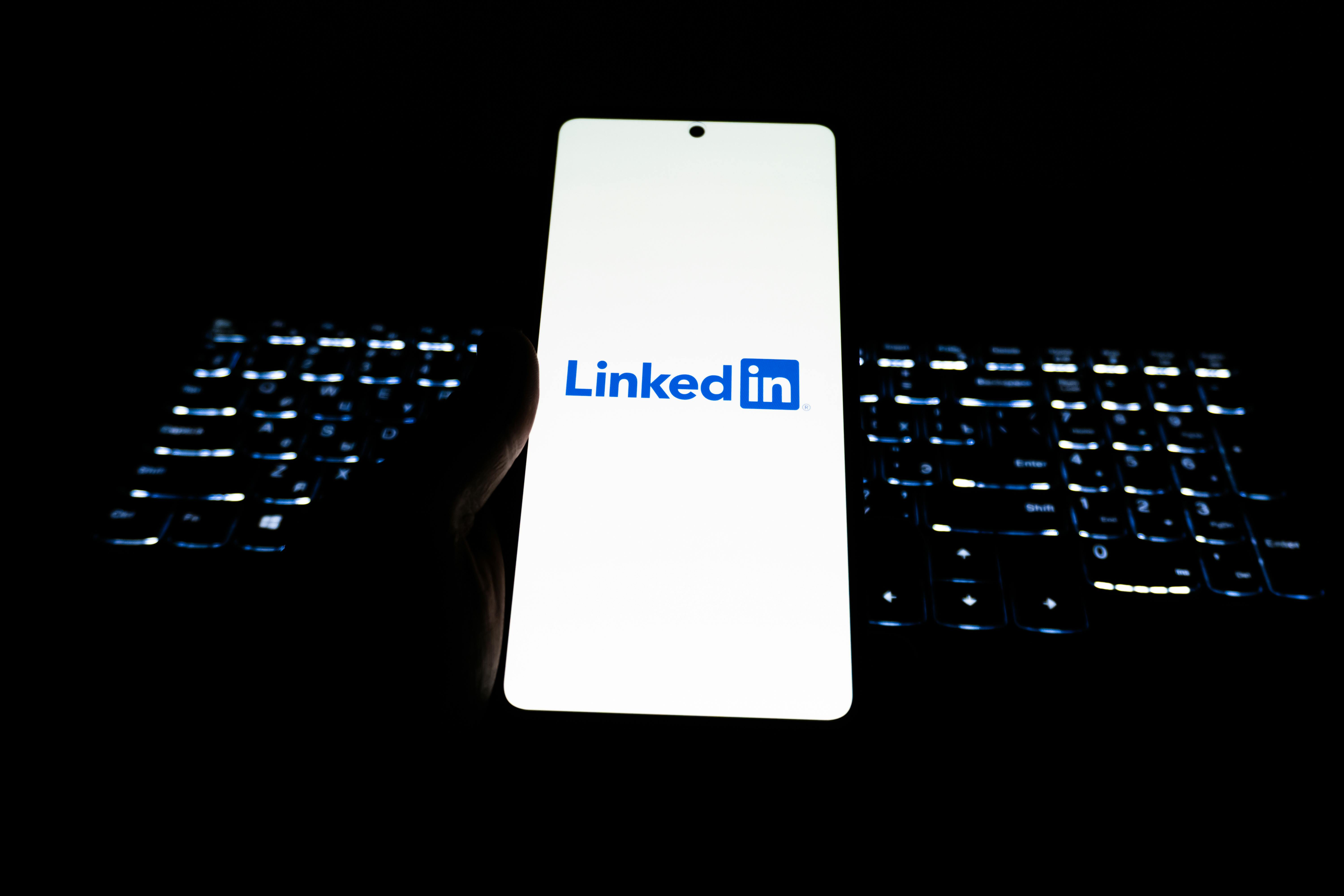 Rent LinkedIn Account Services for Outreach Without Limitations