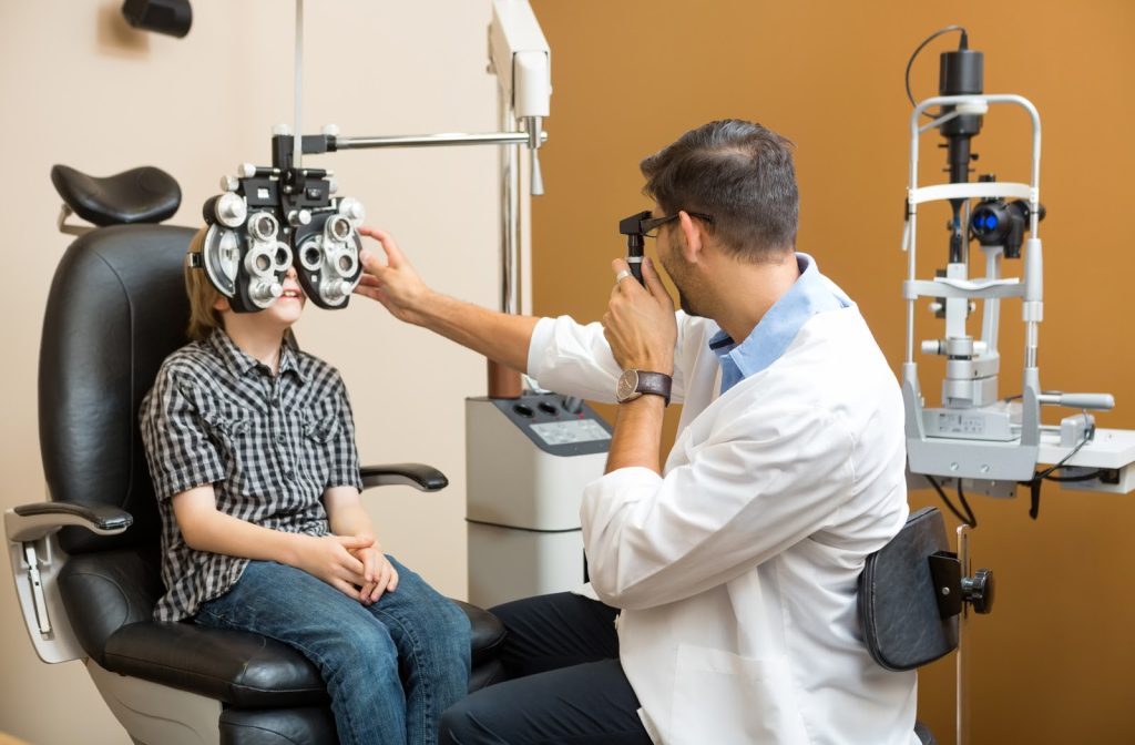 eye-exam-child-examinination-2