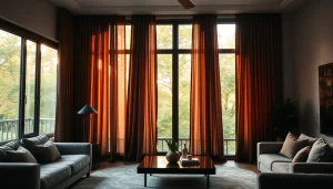 Verduisterende gordijnen creëren een gezellige en donkere sfeer in de woonkamer.